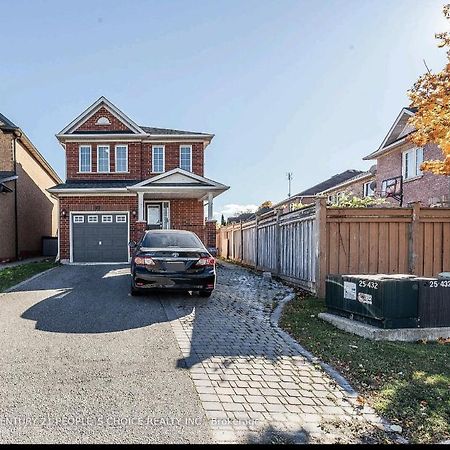 Wonderland Apartment - 6 Min By Walking Vaughan Exterior photo
