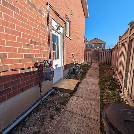Wonderland Apartment - 6 Min By Walking Vaughan Exterior photo
